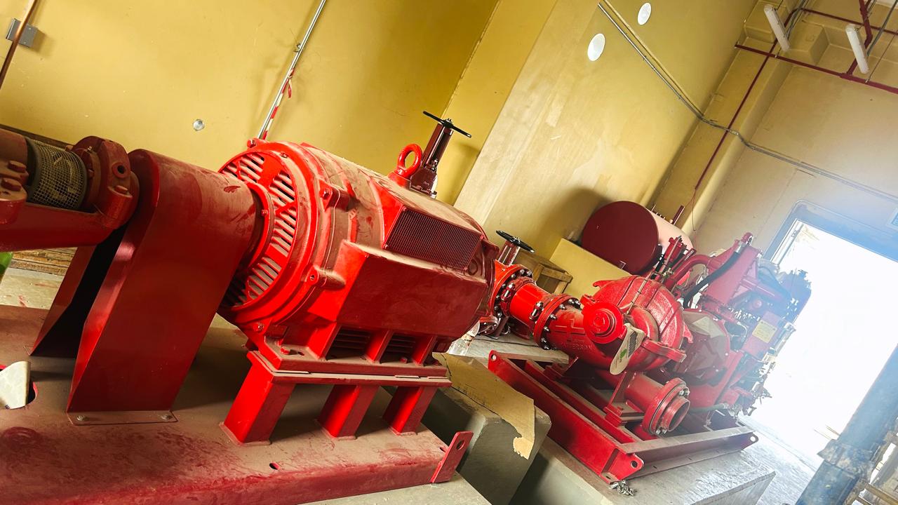Fire-protection pump and connected red pipework